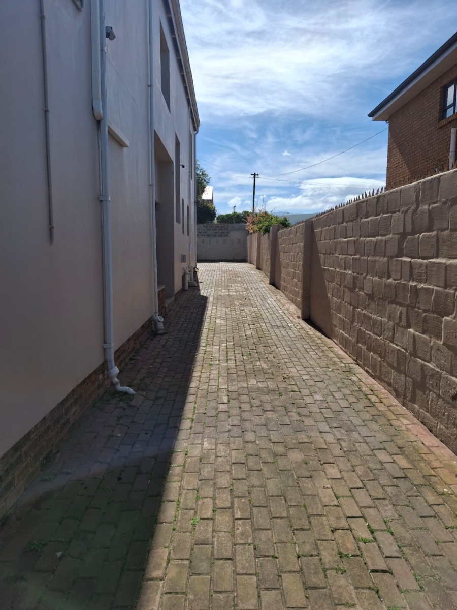 5 Bedroom Property for Sale in Sandbaai Western Cape
